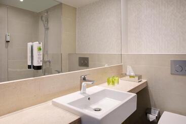 هتل Holiday Inn Frankfurt Airport, An Ihg
