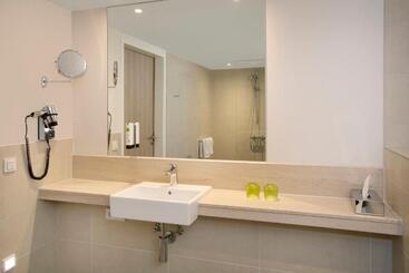 هتل Holiday Inn Frankfurt Airport, An Ihg