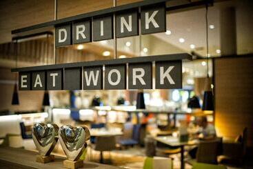 هتل Holiday Inn Frankfurt Airport, An Ihg