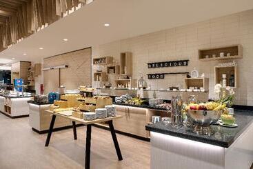 هتل Holiday Inn Frankfurt Airport, An Ihg