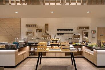 هتل Holiday Inn Frankfurt Airport, An Ihg