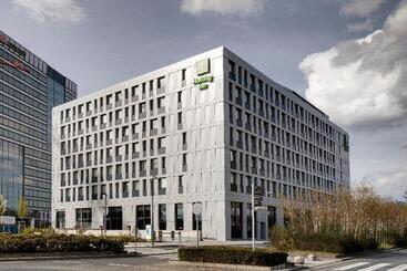 هتل Holiday Inn Frankfurt Airport, An Ihg