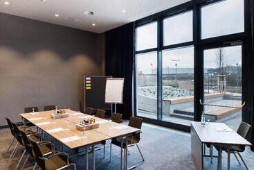 هتل Holiday Inn Frankfurt Airport, An Ihg