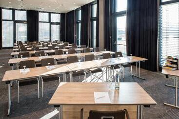 هتل Holiday Inn Frankfurt Airport, An Ihg