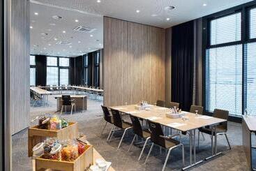 هتل Holiday Inn Frankfurt Airport, An Ihg