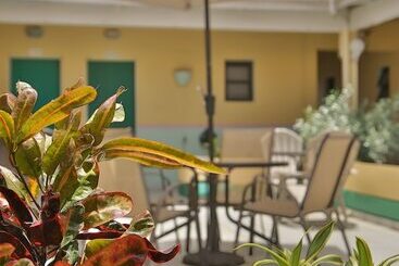 هتل Carl S Unique Inn & Conference Facilities