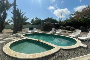 Charming 2 Bedroom Apartment With Saltwater Pool - Paradera