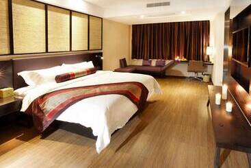 Relaxed Season Hotel Longcheng Branch