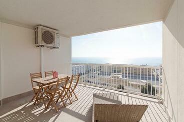 Global Properties, Apartamento De 2 Habitaciones Con Terraza Y Vistas Al Mar - Playa Almarda