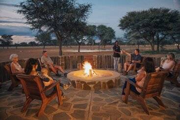 هتل Africa Awaits Lodge & Safaris