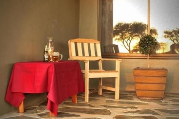 هتل Africa Awaits Lodge & Safaris