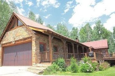 هتل Adams Ranch