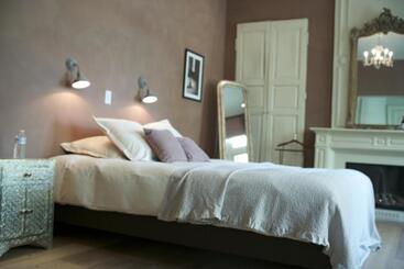 هتل B&b Saintsauveur Bruges