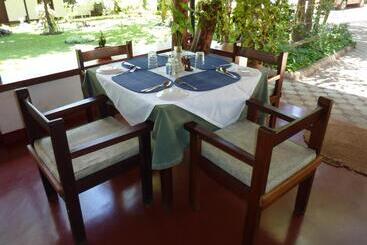 هتل Bristol Cottages Kilimanjaro