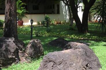 هتل Bristol Cottages Kilimanjaro