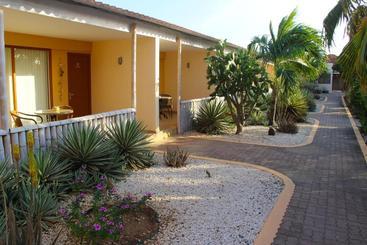 هتل Camacuri Residence