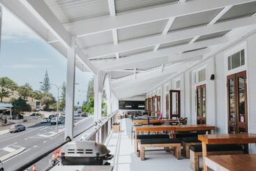 هتل Coolangatta Sands