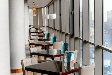 Parkside Hotel & Apartments