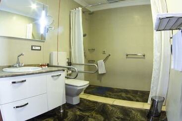 Parkside Hotel & Apartments