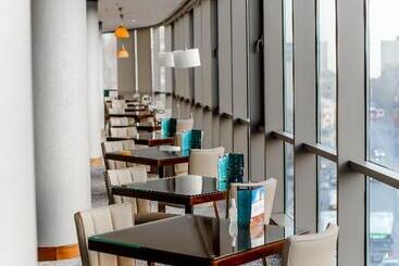 Parkside Hotel & Apartments