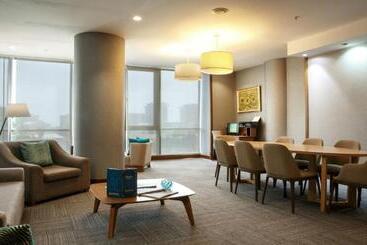 Parkside Hotel & Apartments