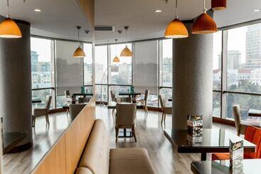 Parkside Hotel & Apartments