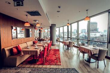 Parkside Hotel & Apartments