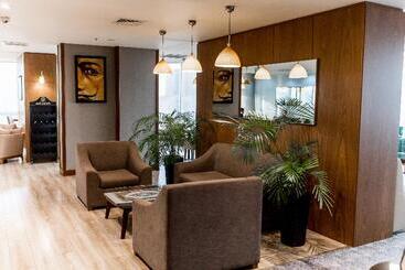 Parkside Hotel & Apartments