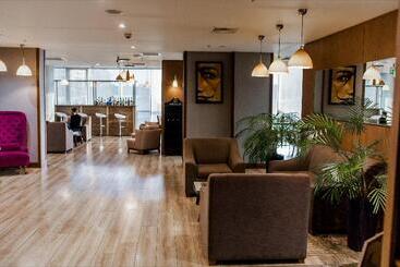 Parkside Hotel & Apartments