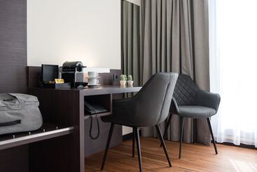 Le Merceny Motel