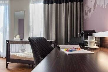 Le Merceny Motel