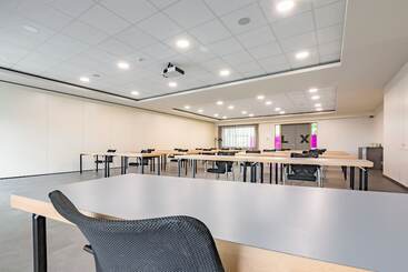 Mezzo Hotel & Business