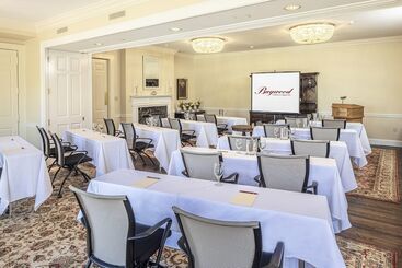 هتل Baywood Conference Center