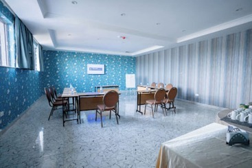 هتل Blooming Suites