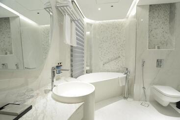 Century Marina Hotel   Lusail