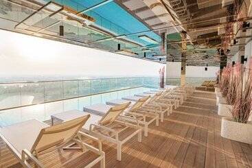 The House Hotel Al Khiran