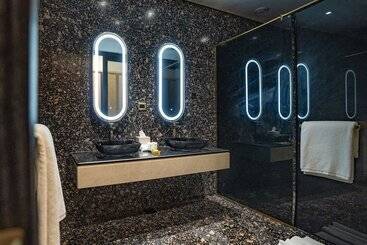 The House Hotel Al Khiran