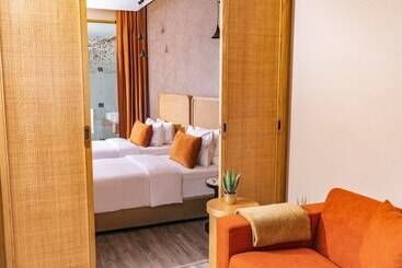 The House Hotel Al Khiran
