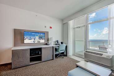 ホテル Best Western Premier   The Tides
