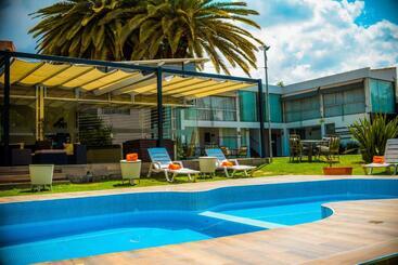هتل Camino Plaza