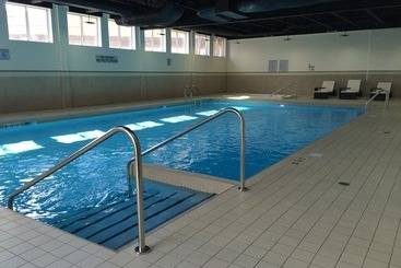 هتل Courtyard By Marriott Montreal West Island/baie D’urfe