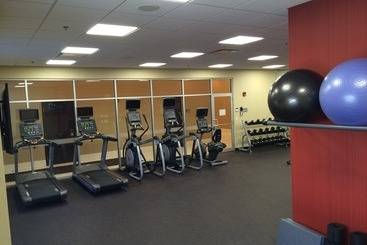 هتل Courtyard By Marriott Montreal West Island/baie D’urfe