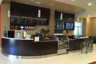 هتل Courtyard By Marriott Montreal West Island/baie D’urfe