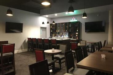 هتل Courtyard By Marriott Montreal West Island/baie D’urfe