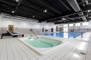 هتل Courtyard By Marriott Montreal West Island/baie D’urfe