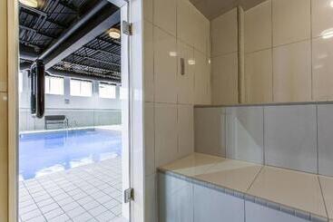 هتل Courtyard By Marriott Montreal West Island/baie D’urfe