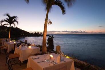 هتل The Cove Suites At Blue Waters Resort And Spa