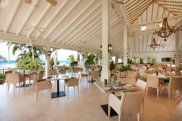 هتل The Cove Suites At Blue Waters Resort And Spa