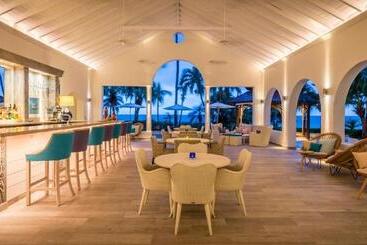 هتل The Cove Suites At Blue Waters Resort And Spa