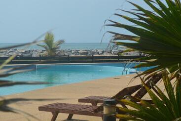 Hotel Elmina Bay Resort